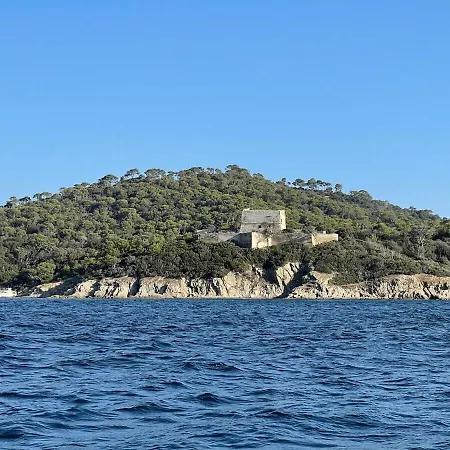Croisieres Úszó hotel *