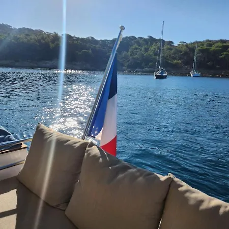 Croisieres 보트호텔 포르크롤르